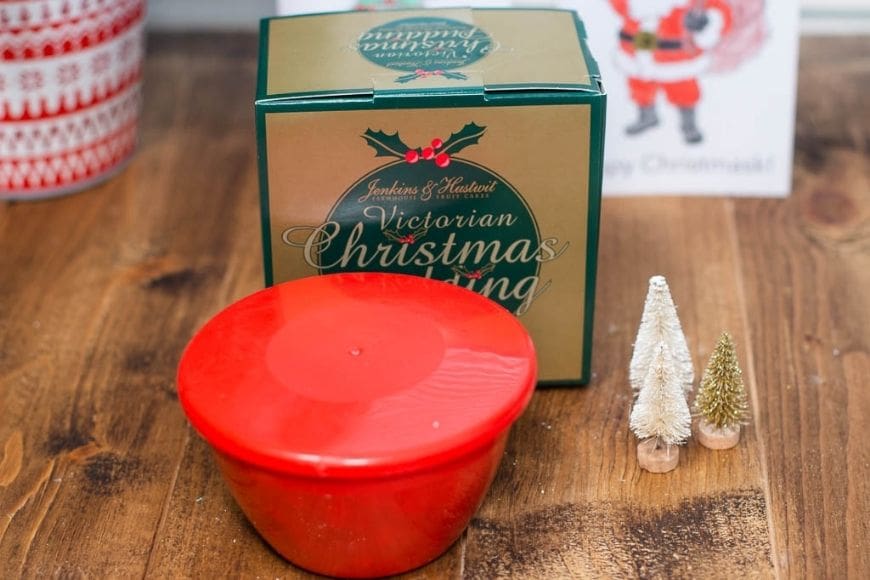 Jenkins & Hustwit Farmhouse Cake Review - The Mad House reviews traditional Yorkshire farmhouse cakes from ex-school cookery teachers.