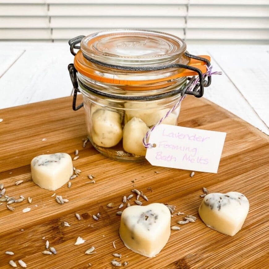These DIY bath melts are small bars made with moisturising cocoa butter. Toss them into a hot bath to melt, and enjoy a fragrant, foaming and skin-softening bath!