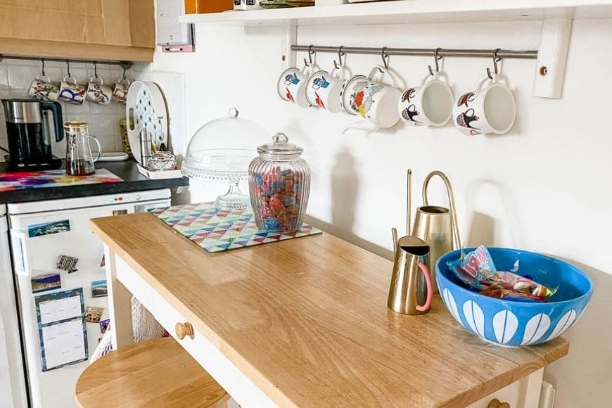 Learn how to clear your clutter once and for all with our simple to follow clutter cleaning strategies perfect for families.