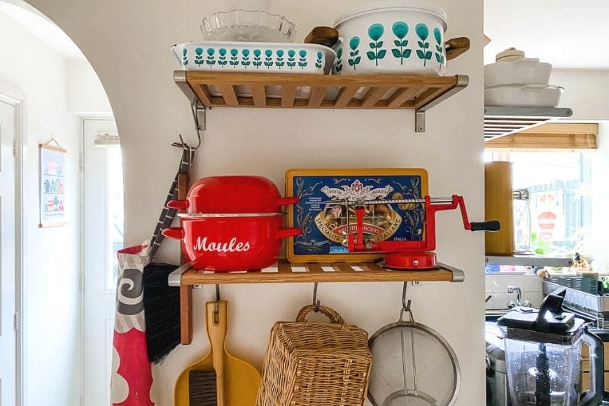 Learn how to clear your clutter once and for all with our simple to follow clutter cleaning strategies perfect for families.