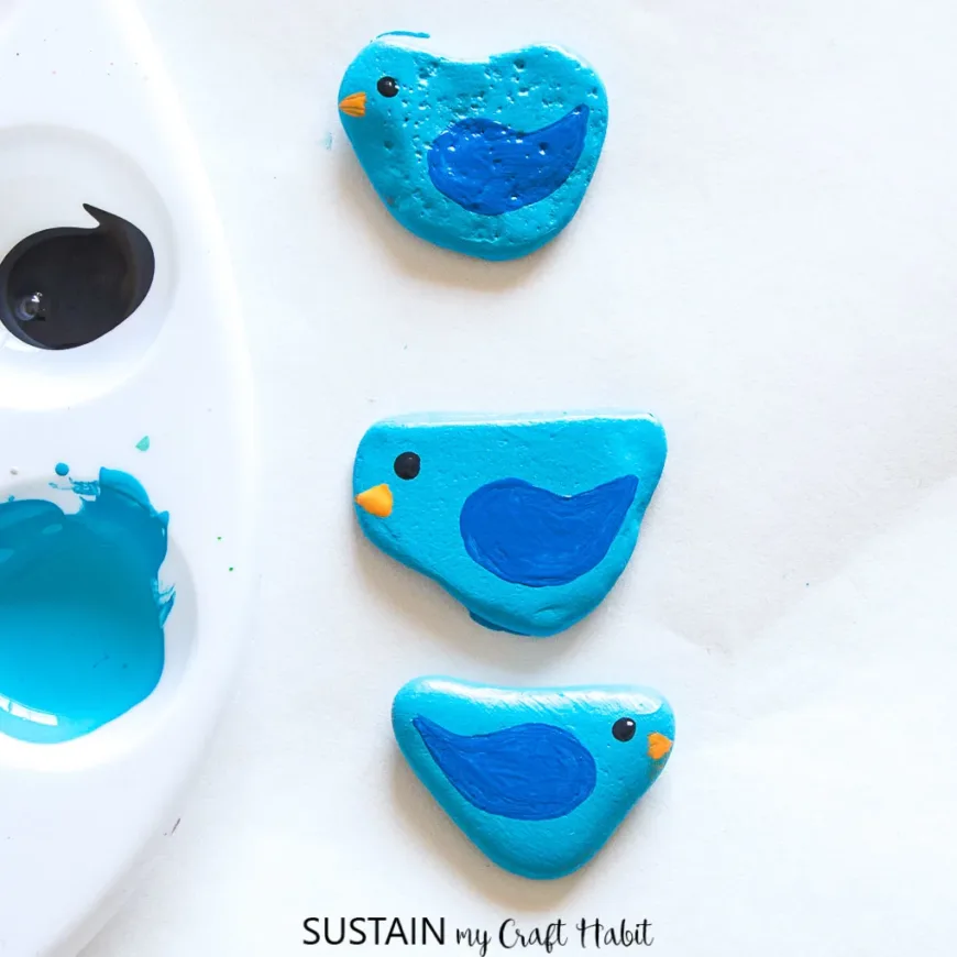 These simple rock painting ideas for kids will inspire your children to turn a stone in to a work of art. A fun DIY craft for all.