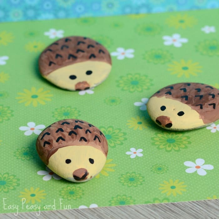 These simple rock painting ideas for kids will inspire your children to turn a stone in to a work of art. A fun DIY craft for all.