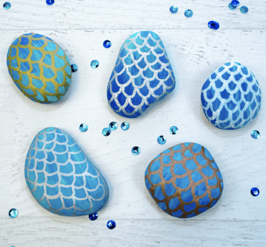 These simple rock painting ideas for kids will inspire your children to turn a stone in to a work of art. A fun DIY craft for all.
