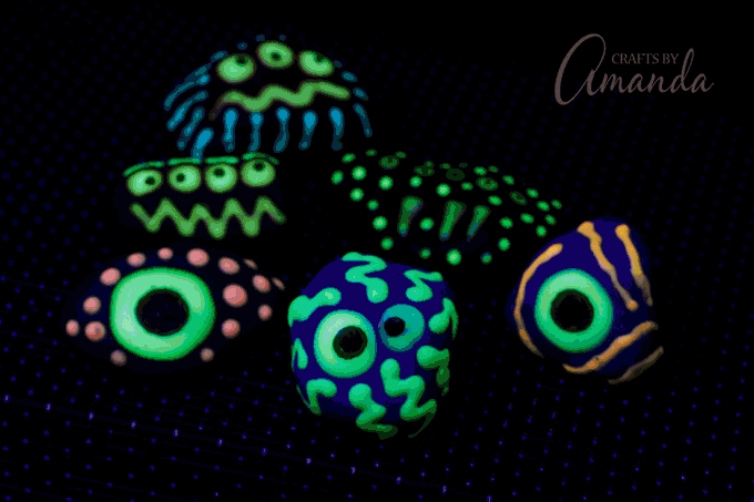 These simple rock painting ideas for kids will inspire your children to turn a stone in to a work of art. A fun DIY craft for all.