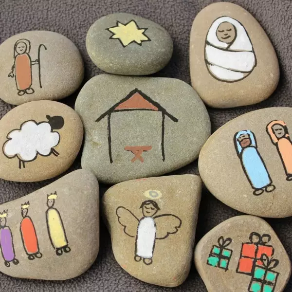 These simple rock painting ideas for kids will inspire your children to turn a stone in to a work of art. A fun DIY craft for all.