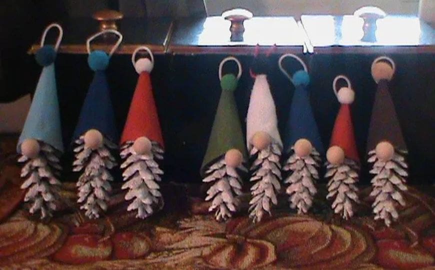 pinecone gnome ornaments from Hometalk