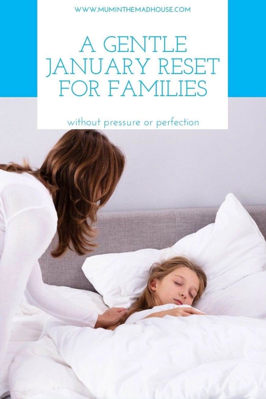 January can feel heavy for parents and kids. This gentle family routine focuses on calm mornings, decompression after school and predictable evenings — without pressure or perfection.