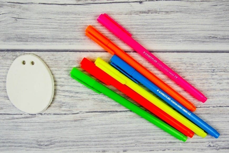 A DIY clay recipe and beautiful DIY Clay Easter bunting a great kids DIY craft for Easter. This DIY clay recipe has only two ingredients and you can colour on it with markers and felt tips. It has to be seen to be believed.