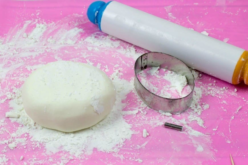 A DIY clay recipe and beautiful DIY Clay Easter bunting a great kids DIY craft for Easter. This DIY clay recipe has only two ingredients and you can colour on it with markers and felt tips. It has to be seen to be believed.