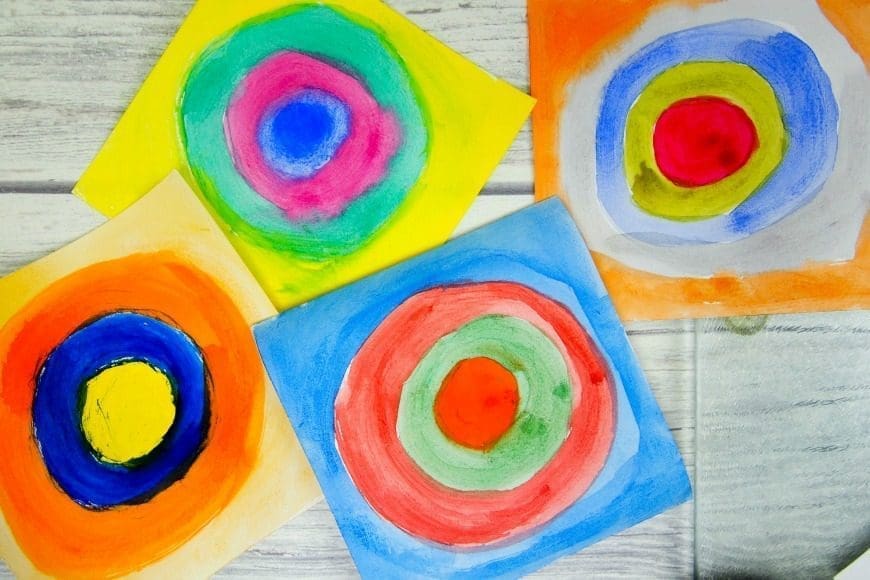 This beautiful piece of collaborative art is inspired by the works of Vasily Kandinsky. It is a fantastic way to introduce children to the work of an artist and a fun craft DIY for all the family. Kandinsky for kids - concentric circles in squares