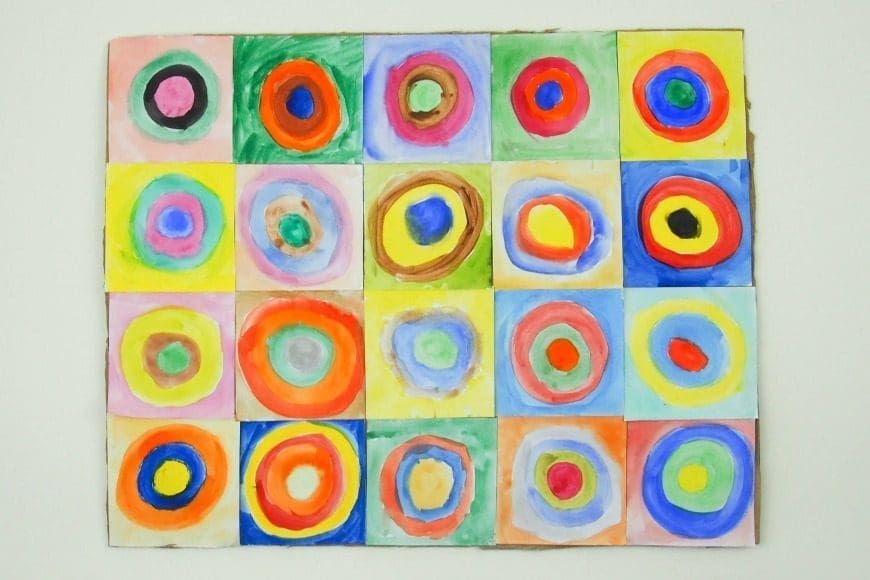 This beautiful piece of collaborative art is inspired by the works of Vasily Kandinsky. It is a fantastic way to introduce children to the work of an artist and a fun craft DIY for all the family. Kandinsky for kids - concentric circles in squares